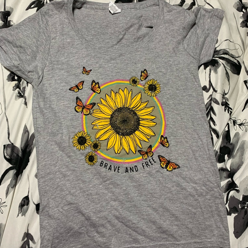 Brave and free t shirt. Great condition.